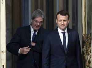 Pd e M5S adesso rispolverano il patto tra Gentiloni e Macron